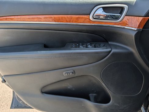 Used 2012 Jeep Grand Cherokee Overland AWD/4WD image 19