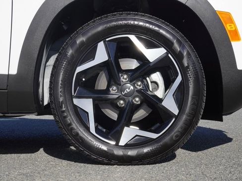 Used 2025 Kia Seltos EX w/ EX Sunroof Package image 9