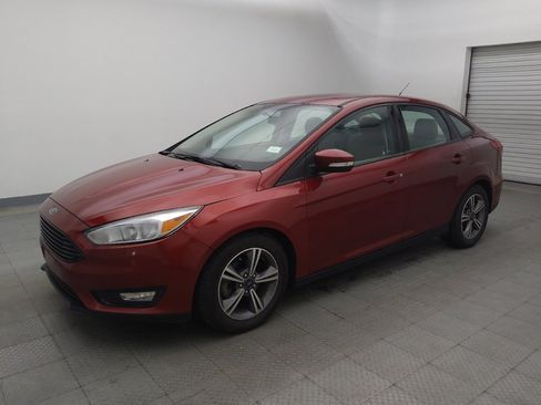 Used 2017 Ford Focus SE FWD image 2