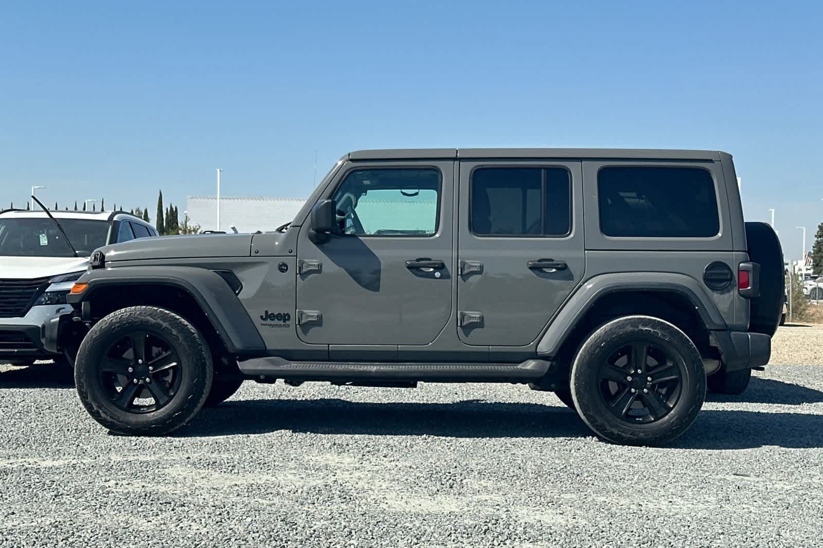 Used 2021 Jeep Wrangler Unlimited Sahara AWD/4WD image 6