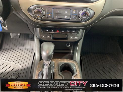 Used 2022 GMC Canyon Denali image 22