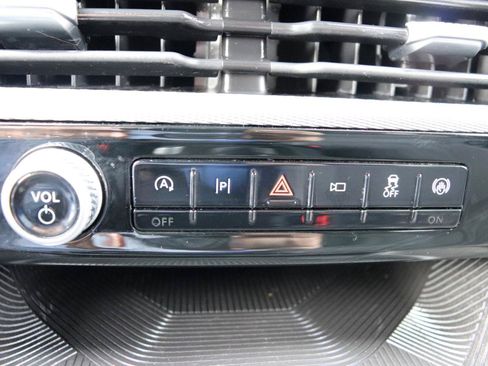 Used 2025 Ford Explorer ST-Line AWD/4WD image 45