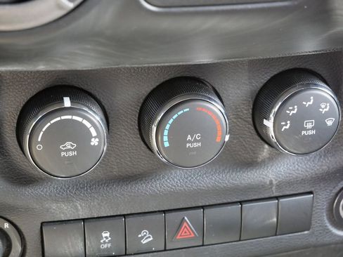 Used 2013 Jeep Wrangler Sport image 33