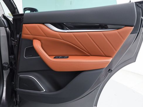 Certified 2023 Maserati Levante GT AWD/4WD image 11