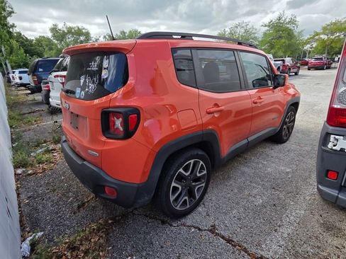 Used 2018 Jeep Renegade Latitude w/ Popular Equipment Group image 7