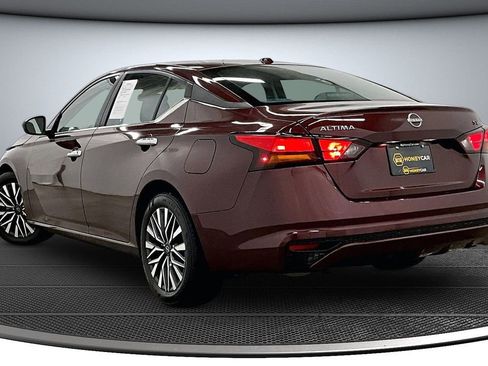 Used 2024 Nissan Altima 2.5 SV FWD image 4