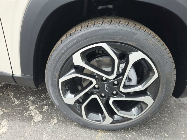 New 2026 Chevrolet Trax RS w/ Sunroof Package FWD image 17
