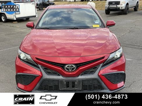 Used 2021 Toyota Camry SE image 2
