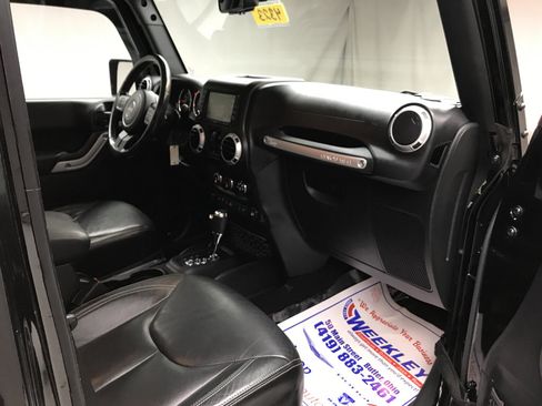 Used 2015 Jeep Wrangler Unlimited Sahara w/ Connectivity Group AWD/4WD image 21