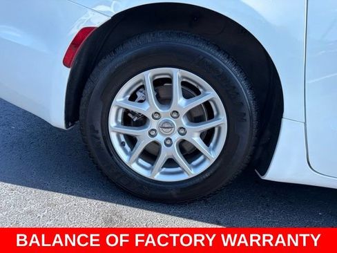Used 2023 Chrysler Pacifica Touring-L FWD image 7