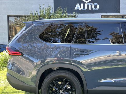 Used 2025 Toyota Grand Highlander AWD Hybrid image 6
