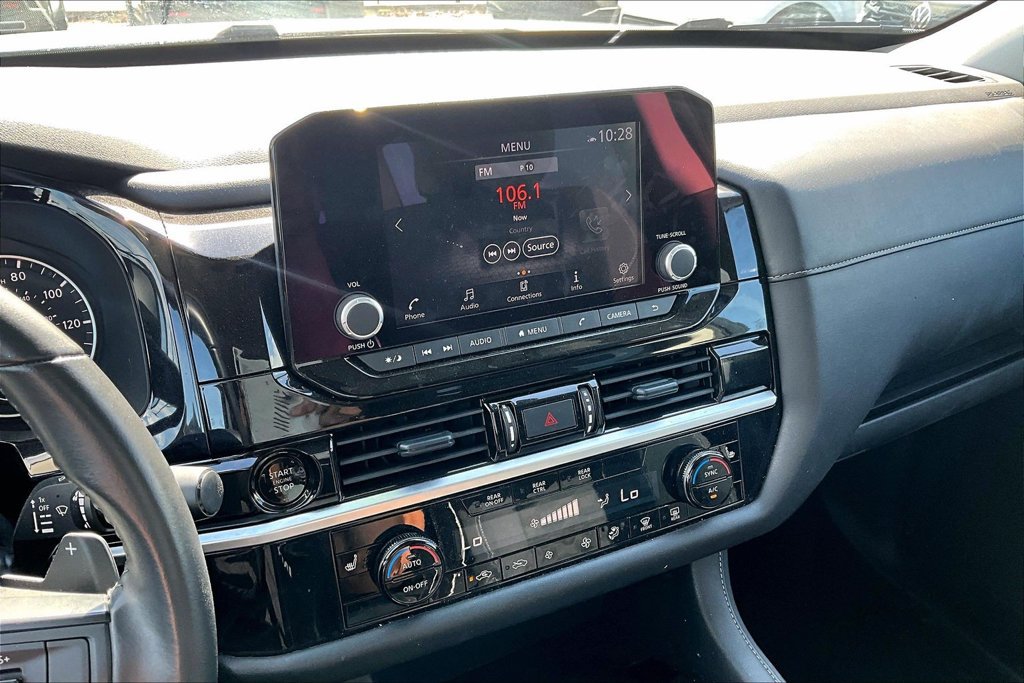 Used 2025 Nissan Pathfinder SV FWD image 8