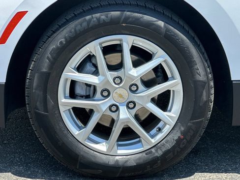 Used 2024 Chevrolet Equinox LT FWD image 36