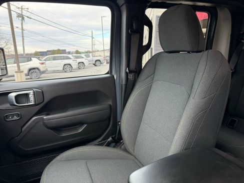 Certified 2025 Jeep Gladiator Nighthawk image 22