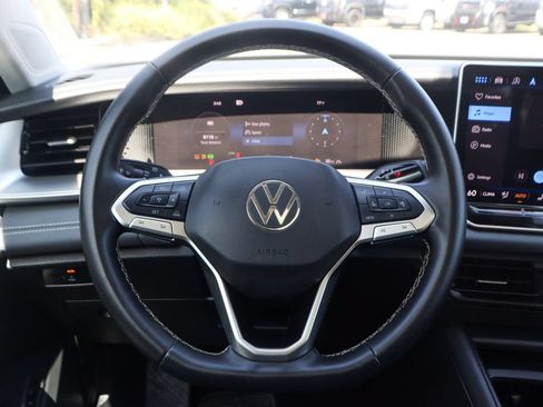 Used 2025 Volkswagen Tiguan SE AWD/4WD image 20