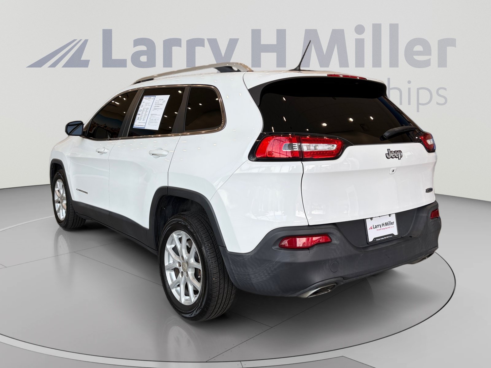 Used 2015 Jeep Cherokee Latitude FWD image 3