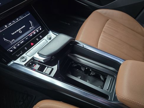 Used 2022 Audi e-tron Premium Plus w/ Premium Plus Package image 25