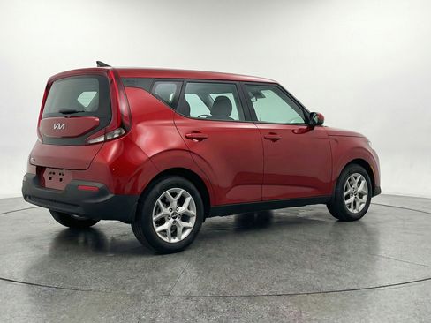 Used 2025 Kia Soul LX w/ LX Technology Package FWD image 9