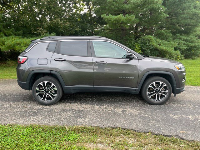 Used 2023 Jeep Compass Limited AWD/4WD image 2