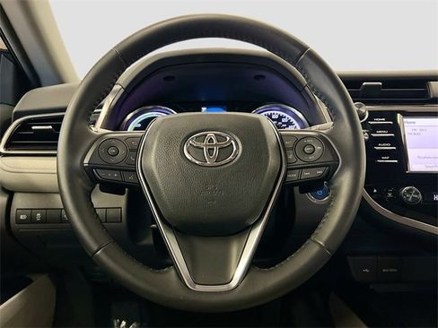 Used 2020 Toyota Camry SE image 18