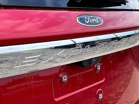 Used 2020 Ford Explorer XLT w/ Equipment Group 202A AWD/4WD image 33