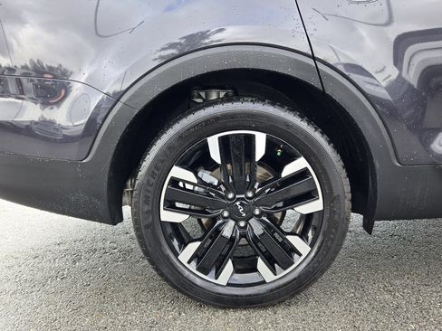 Used 2025 Kia Telluride SX w/ SX Captain's Chair Package AWD/4WD image 17