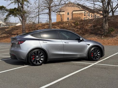 Used 2024 Tesla Model Y Performance image 13