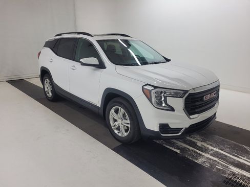 Used 2022 GMC Terrain SLE w/ Driver Convenience Package FWD image 13