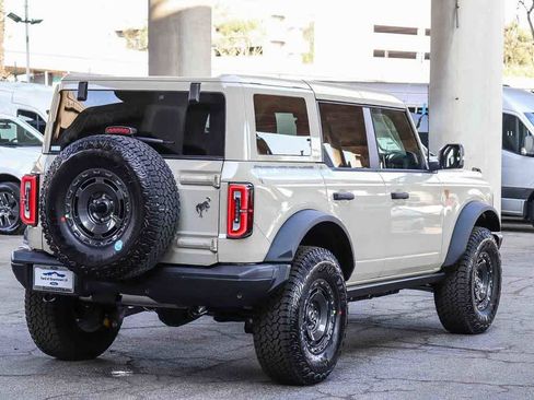 New 2025 Ford Bronco Badlands image 4