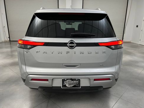 Used 2025 Nissan Pathfinder SL FWD image 8