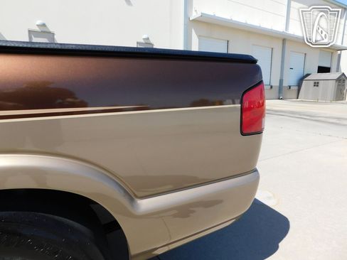 Used 2000 Chevrolet S10 Pickup LS w/ Preferred Equipment Group image 39
