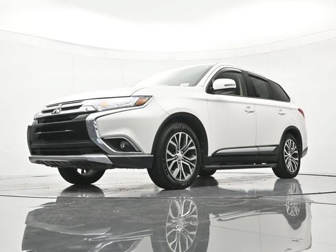 Used 2018 Mitsubishi Outlander SE FWD image 36