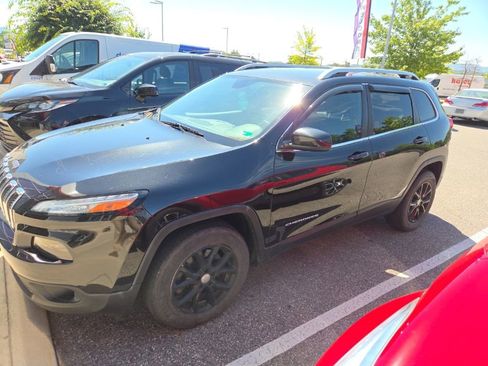 Used 2015 Jeep Cherokee Latitude w/ Cold Weather Group AWD/4WD image 2