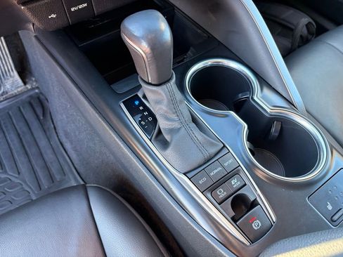 Used 2020 Toyota Camry XLE image 20