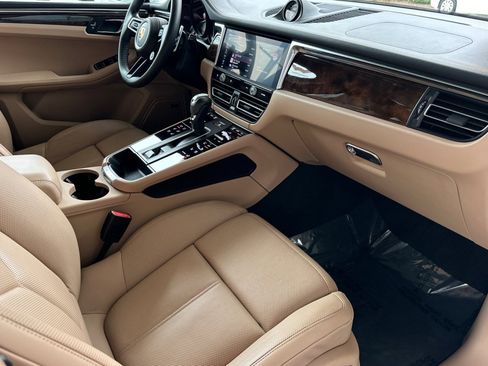 Certified 2023 Porsche Macan image 16