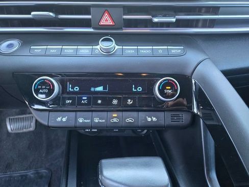 Used 2023 Hyundai Elantra Limited FWD image 17