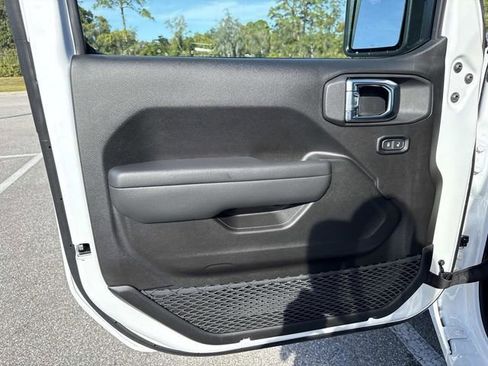 New 2026 Jeep Gladiator Sport image 17