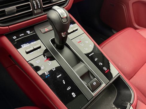 Used 2025 Porsche Macan S image 26