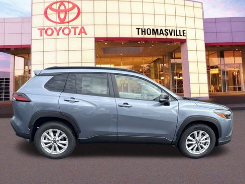 New 2026 Toyota Corolla Cross LE w/ Moonroof Package FWD image 4
