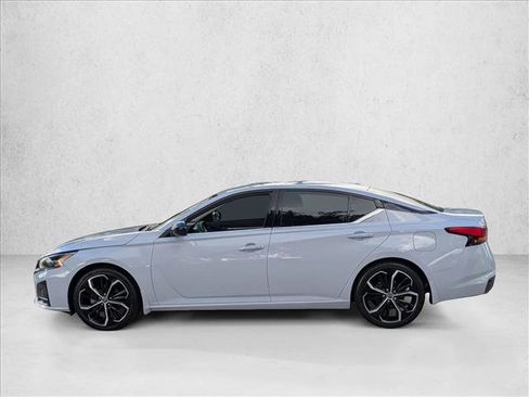 Used 2024 Nissan Altima 2.5 SR FWD image 9