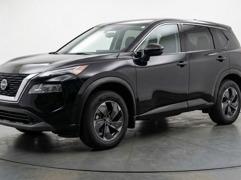 Used 2025 Nissan Rogue SV AWD/4WD image 3