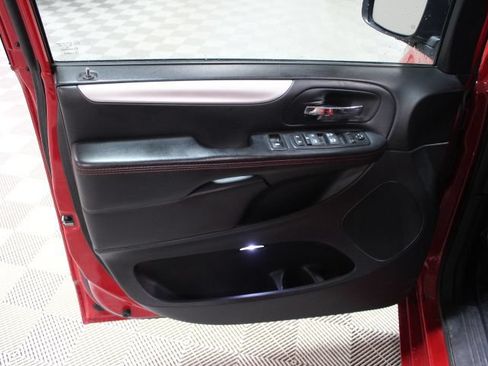 Used 2016 Dodge Grand Caravan R/T FWD image 16