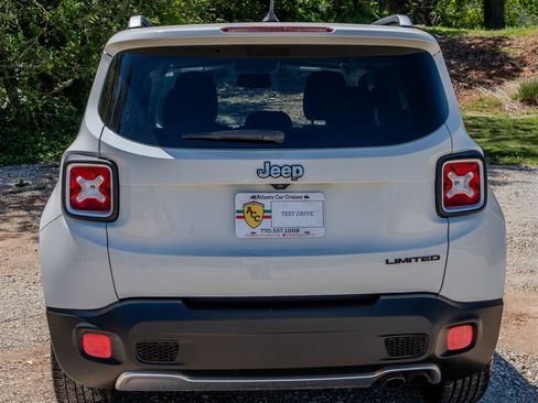 Used 2016 Jeep Renegade Limited image 4