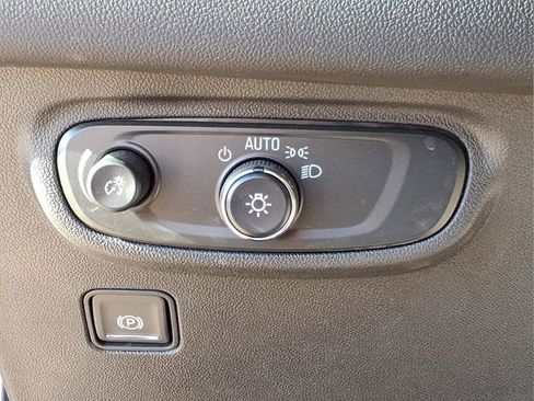 Used 2023 GMC Terrain SLE w/ Driver Convenience Package FWD image 17