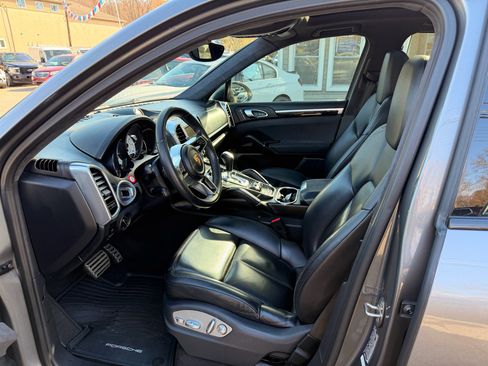 Used 2016 Porsche Cayenne GTS image 24