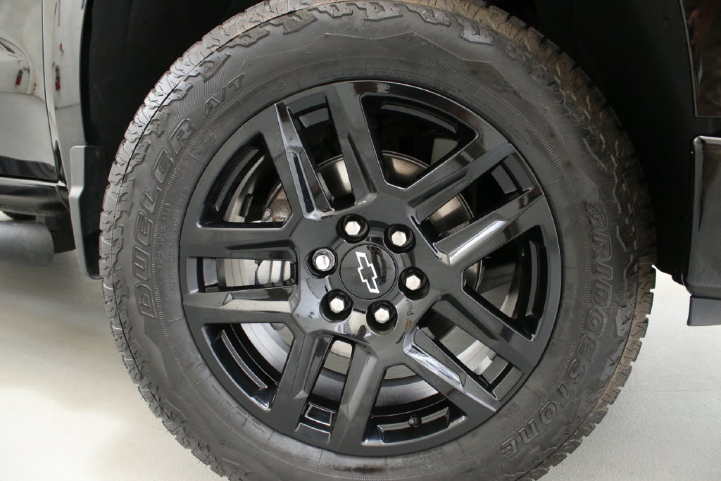 Used 2025 Chevrolet Silverado 1500 LT Trail Boss AWD/4WD image 32