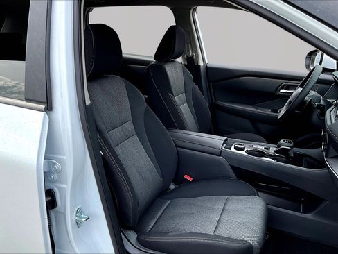 New 2026 Nissan Rogue SV w/ Cold Weather Package AWD/4WD image 18