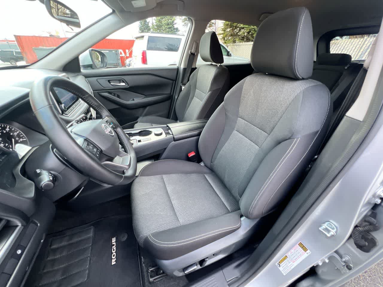 Used 2025 Nissan Rogue SV AWD/4WD image 11