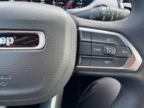 Certified 2025 Jeep Compass Latitude image 13