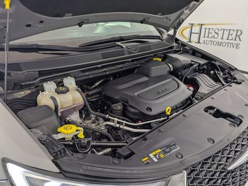 Used 2023 Chrysler Pacifica Touring-L image 33